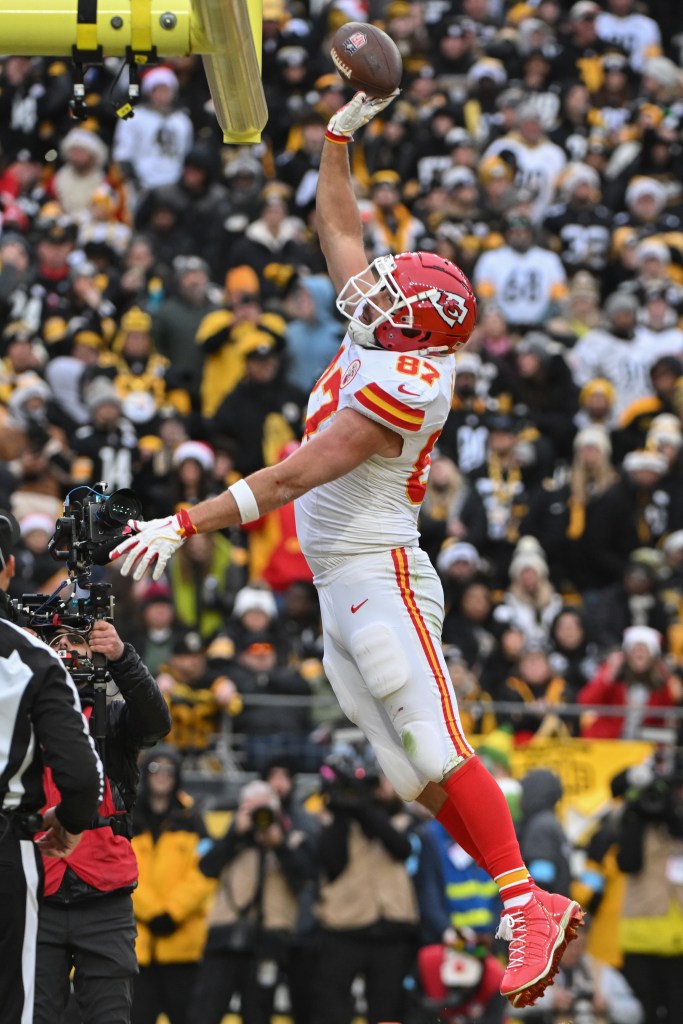 Kansas City Chiefs tight end Travis Kelce (87) celebrates a touchdown against the Pittsburgh Steelers during the second half at Acrisure Stadium.