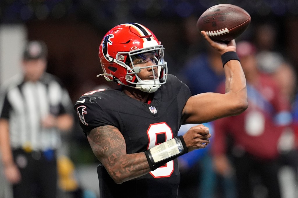 Michael Penix throws a pass during the Falcons-Giants game on Dec. 22, 2024. 