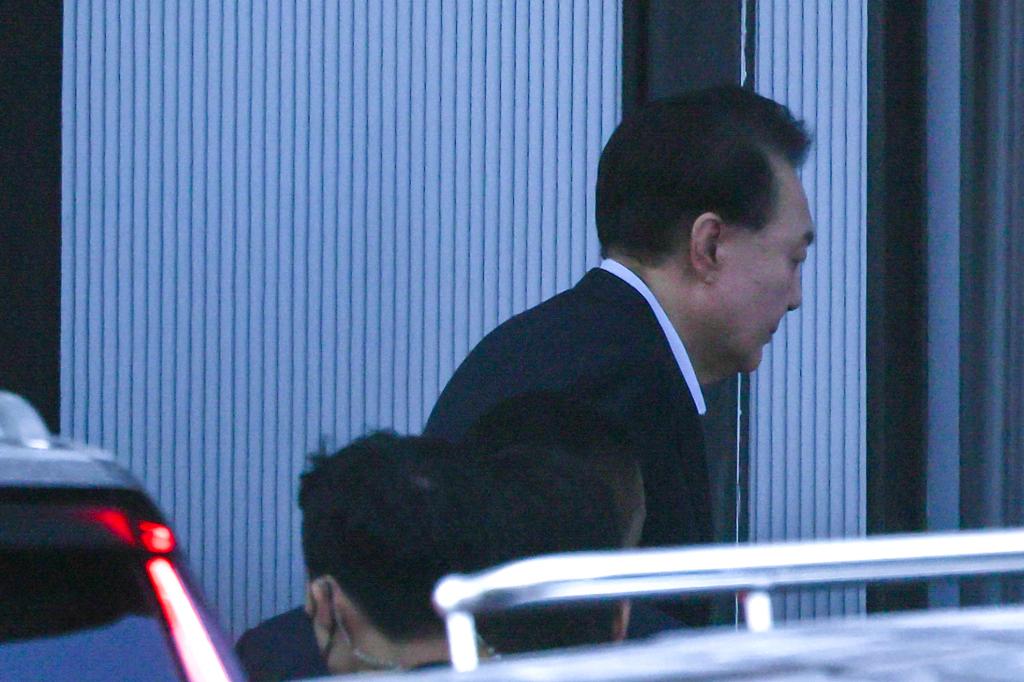 South Korean impeached President Yoon Suk Yeol arrives at the complex building housing the Corruption Investigation Office for High-ranking Officials (CIO) in Gwacheon on January 15, 2025.