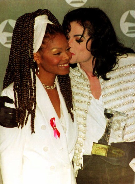 LOS ANGELES, CA - FEBRUARY 24: Pop superstar Michael Jackson (R) kisses his sister Janet Jackson afer she presented him with the Grammy Legend Award at the 35th Annual Grammy Awards 24 February 1993. (Photo credit should read SCOTT FLYNN/AFP/Getty Images)