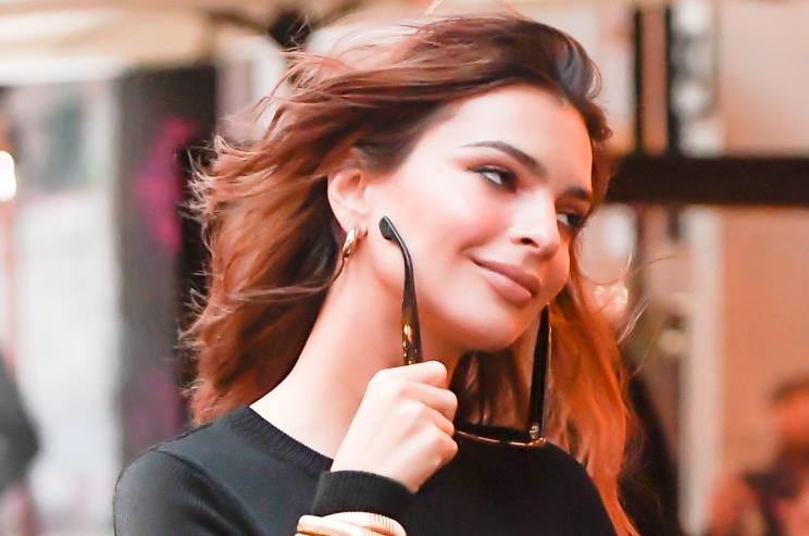 Model Emily Ratajkowski has figured out a timely way to take a dig at artist Richard Prince.