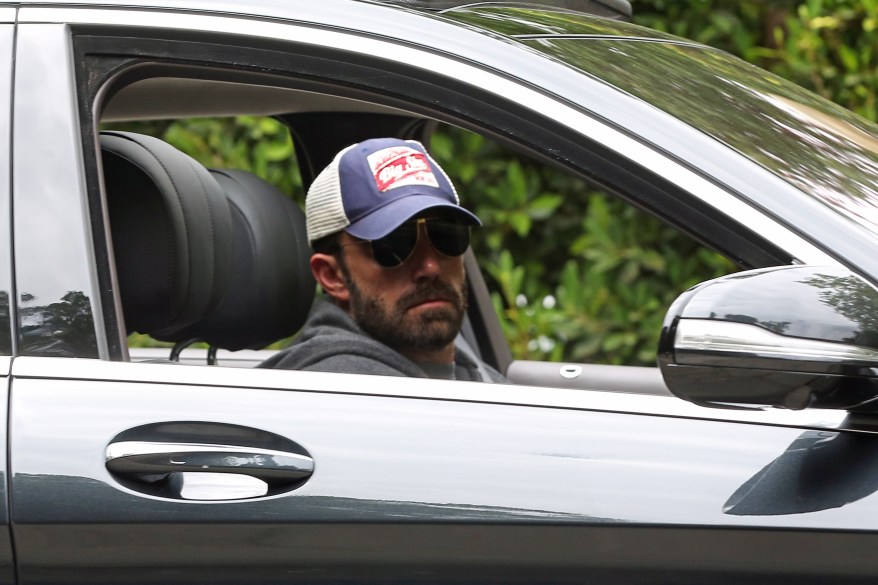 Ben Affleck pulls into Jennifer Lopez's house