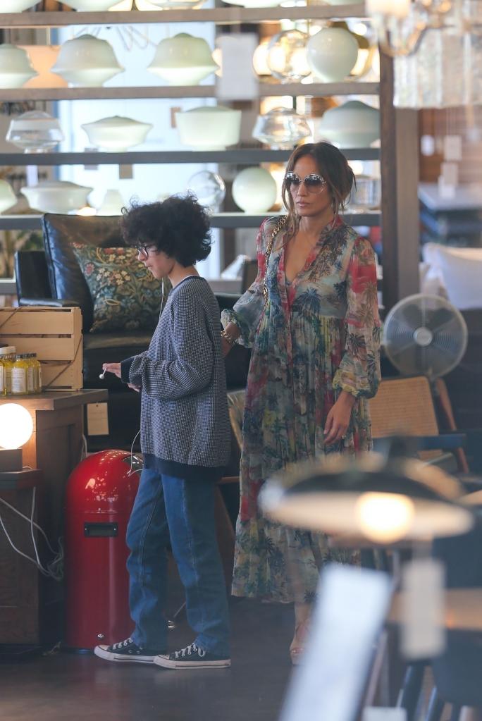 jennifer lopez shopping in LA with engagement ring