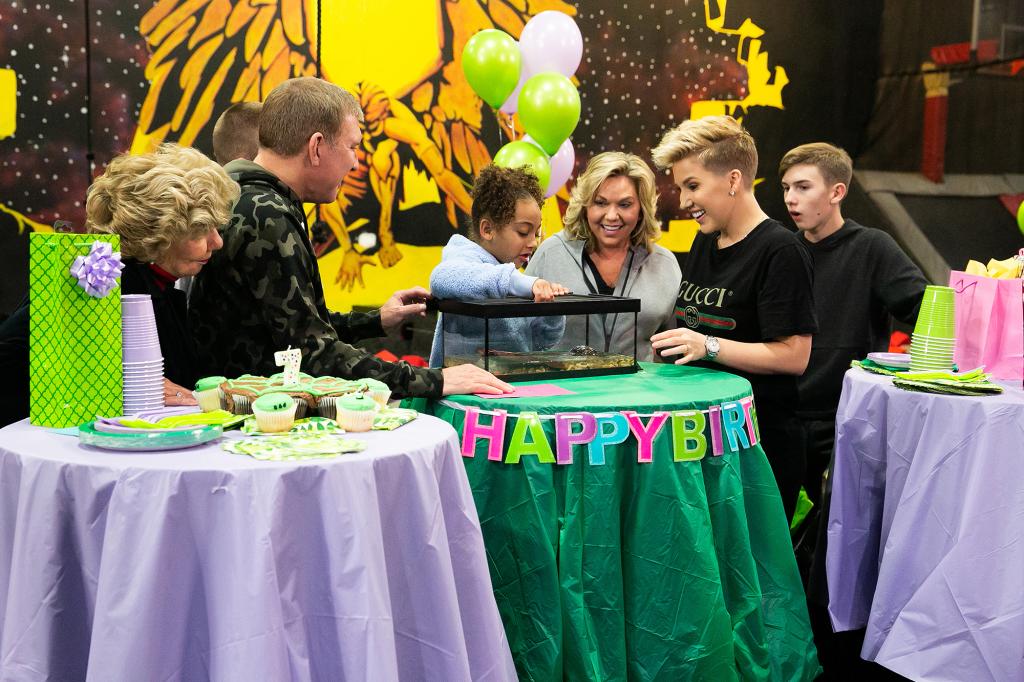 Faye Chrisley, Todd Chrisley, Chloe Chrisley, Julie Chrisley, Savannah Chrisley and Grayson Chrisley filming "Chrisley Knows Best."