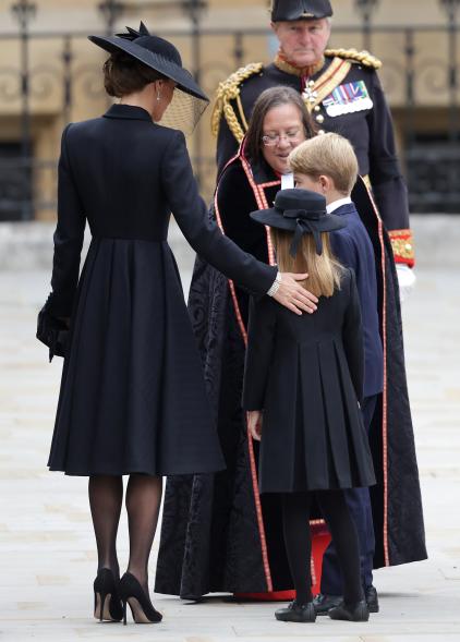 kate middleton and kids at queen's funeral