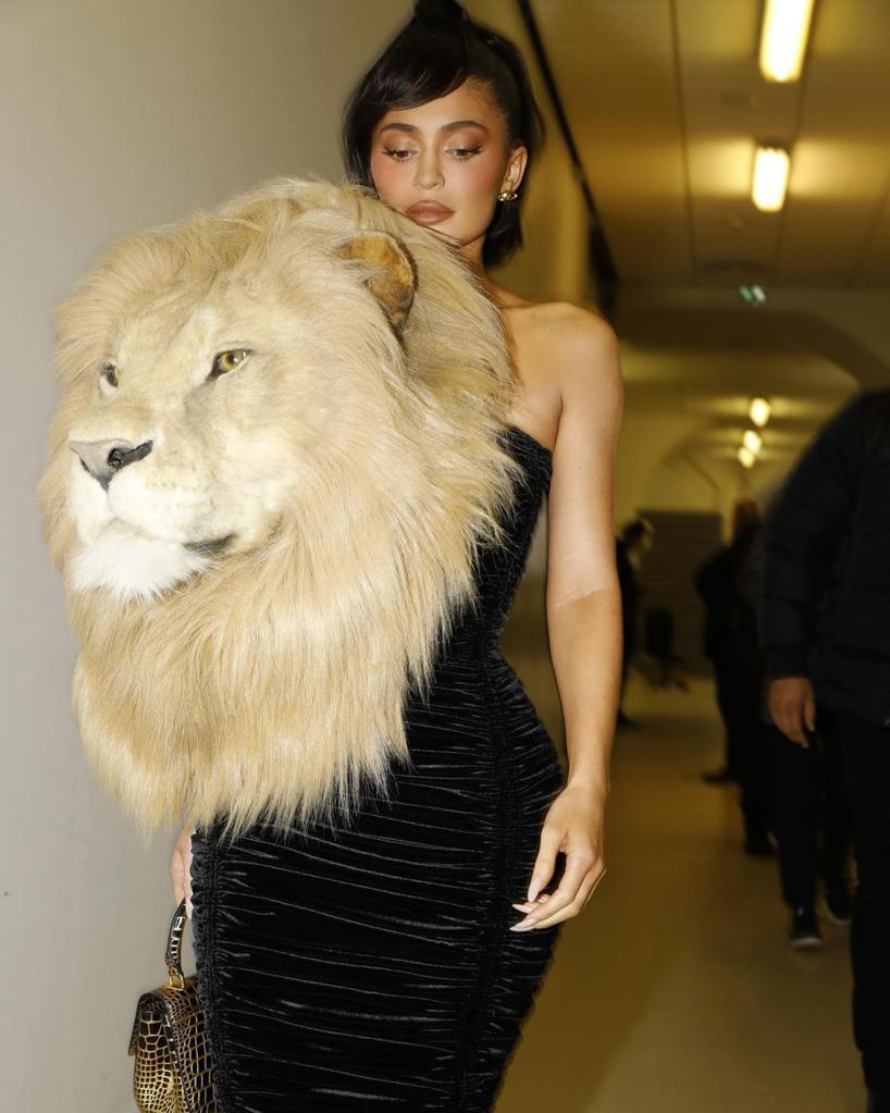 kylie jenner lion's head outfit