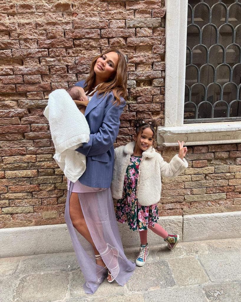 Luna and Chrissy Teigen.