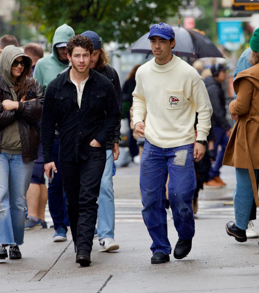 Nick Jonas and Joe Jonas walking together.