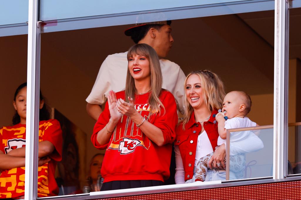 Taylor Swift and Brittany Mahomes