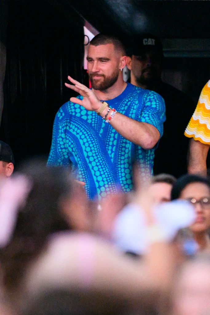 travis kelce sydney taylor swift concert