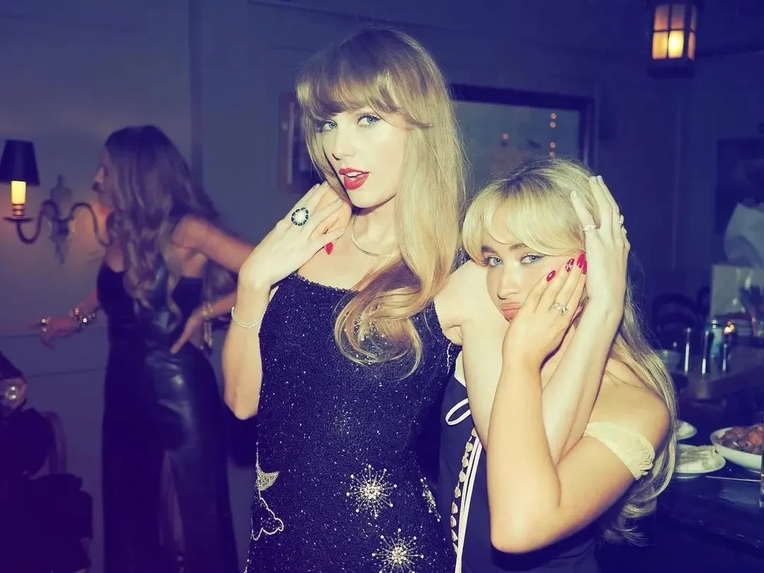 Taylor Swift wearing an opal ring