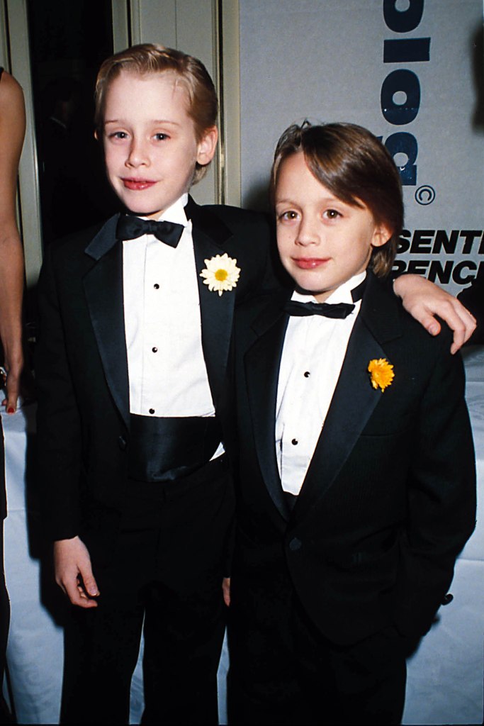 Kieran Culkin and Macaulay Culkin cuddle up on red carpet.