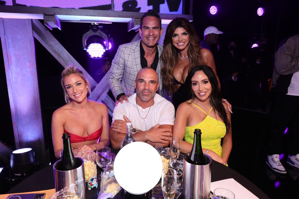 Kristin Cavallari, Joe Gorga, Luis Ruelas, Teresa Giudice and Melissa Gorga sitting together 