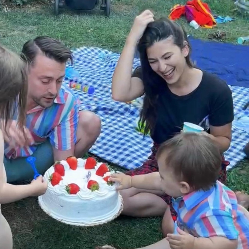 Kieran Culkin and Jazz Charton picnic with kids Kinsey and Wilder.