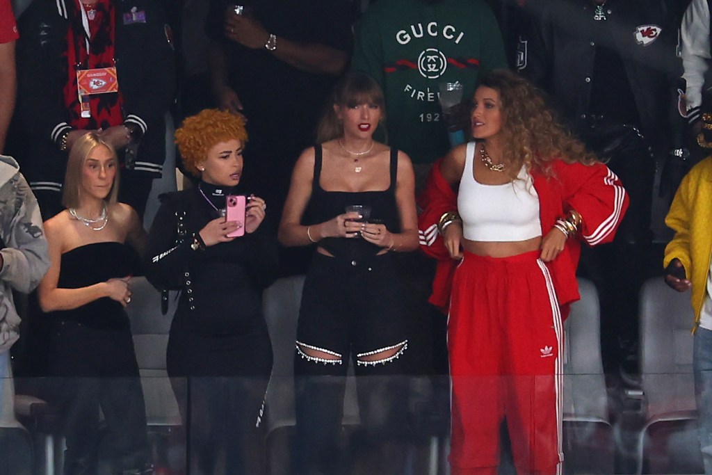 taylor swift and friends at super bowl