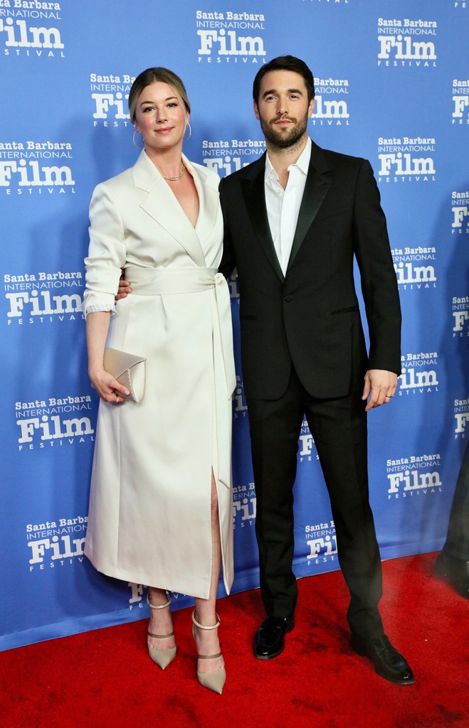 Emily VanCamp and Josh Bowman