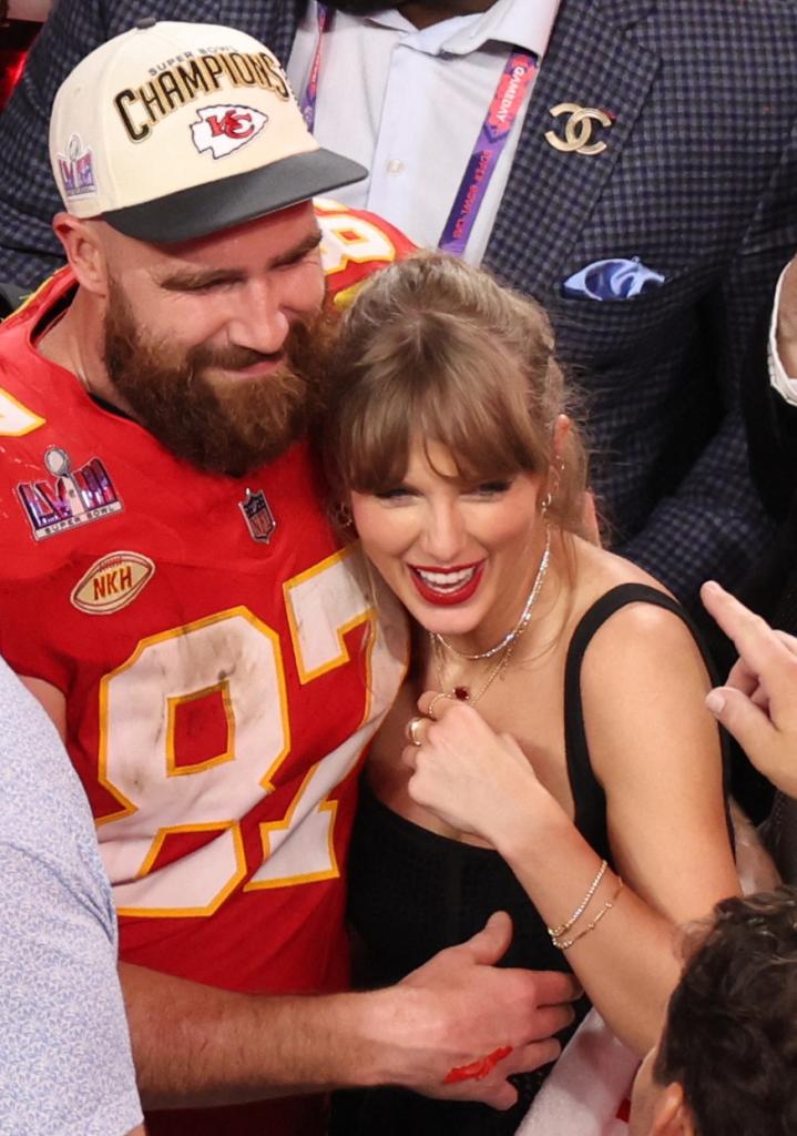 travis kelce embracing taylor swift on football field after super bowl 2024