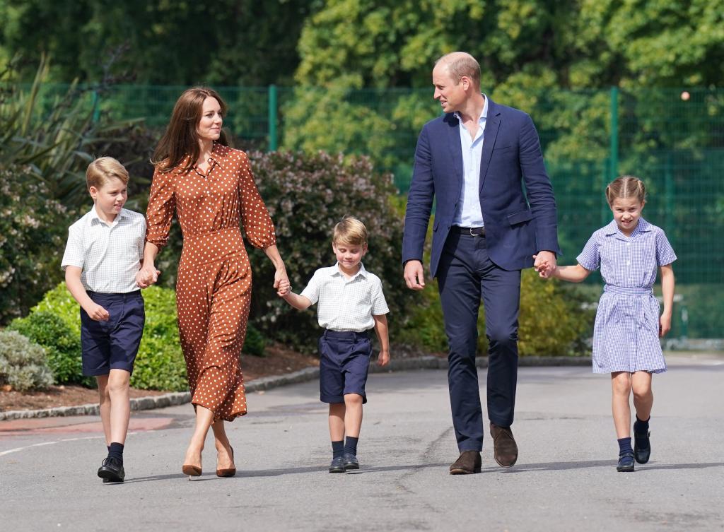 Kate Middleton and prince William with their family 