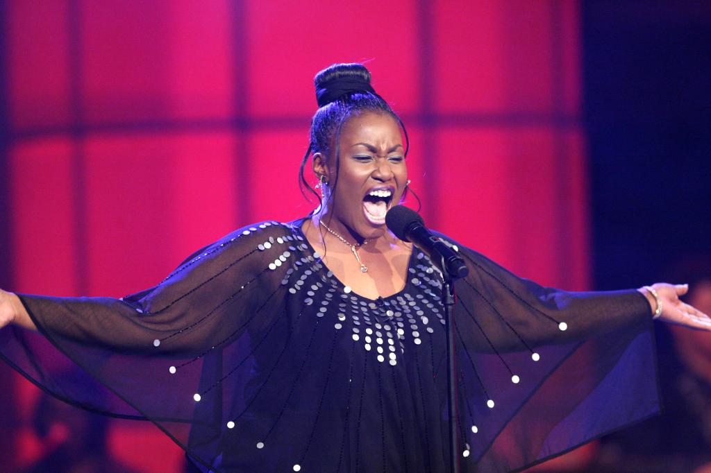 mandisa singing