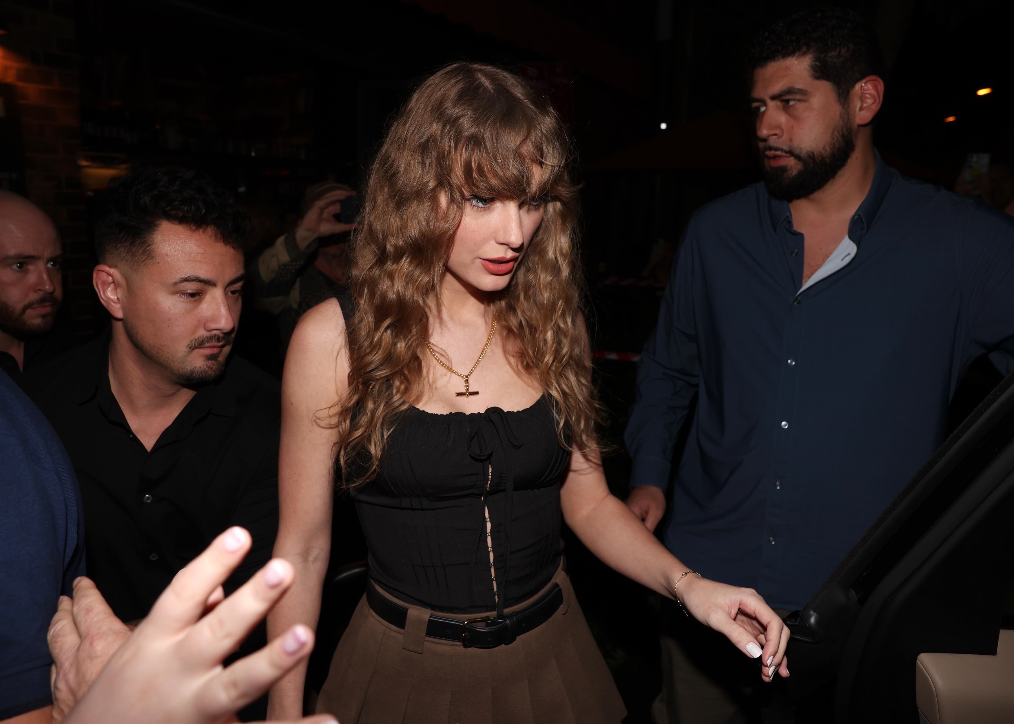 The global superstar Taylor Swift was spotted leaving dinner with a friend at Pellegrino 2000 in Sydney.