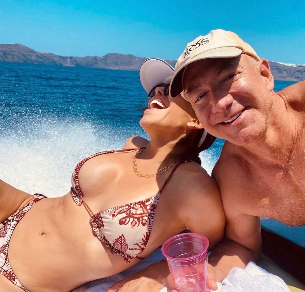 Jeff Bezos and Lauren Sanchéz on a boat. 