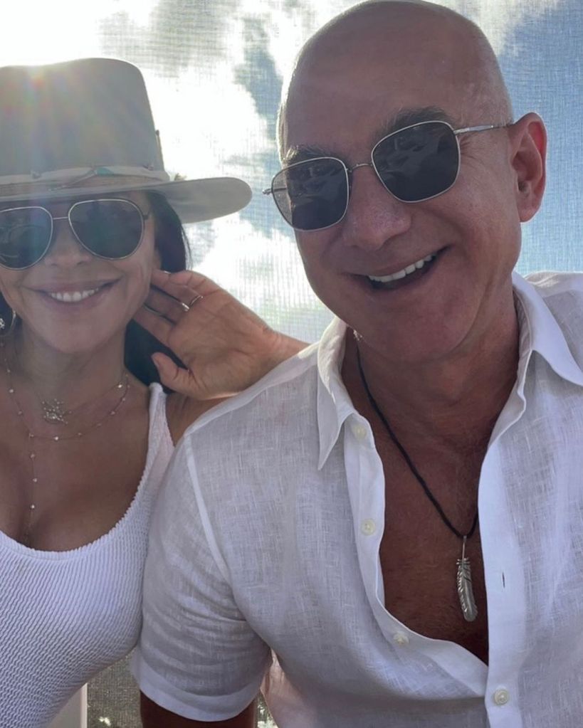 Jeff Bezos and Lauren Sanchéz in a selfie. 