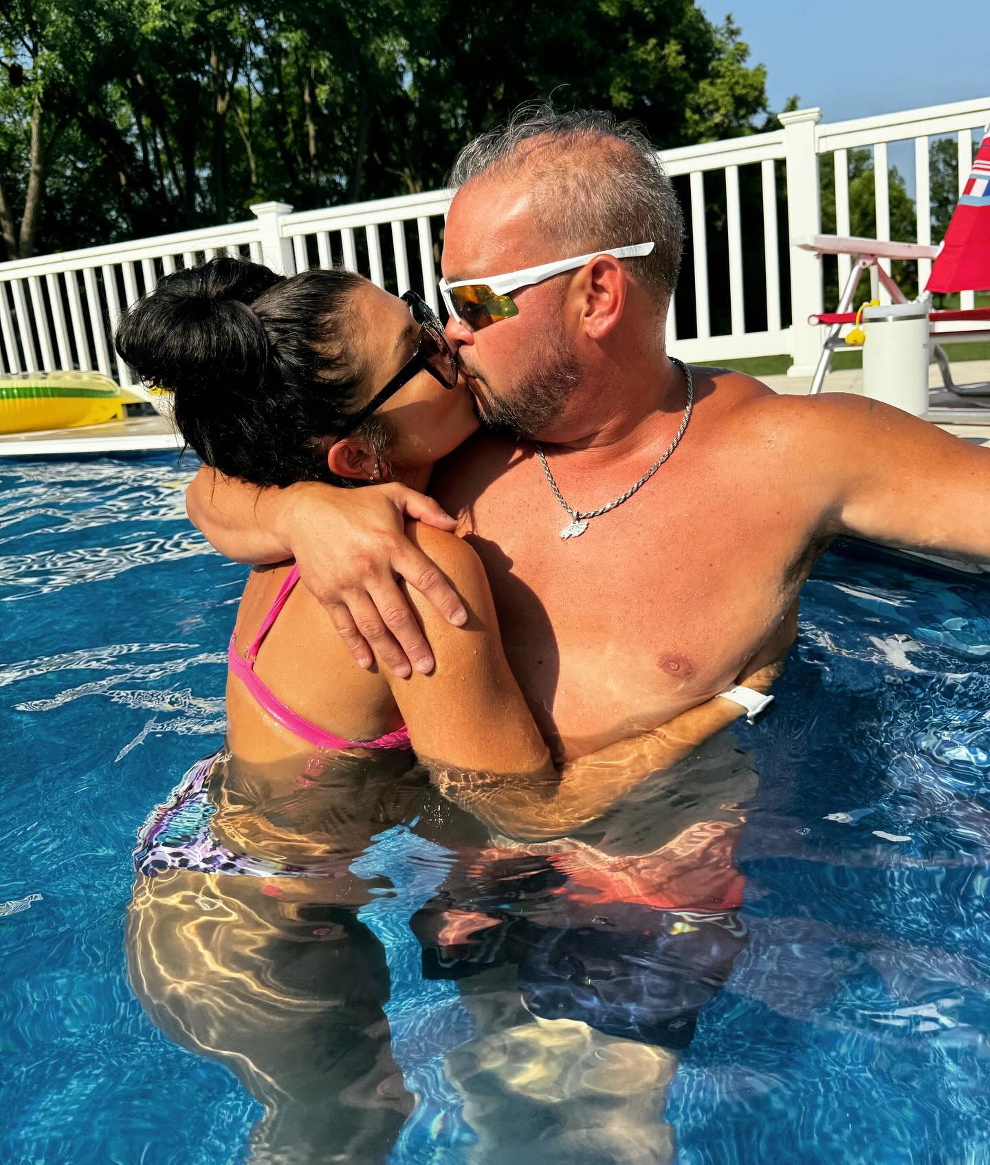 jon gosselin kissing girlfriend stephanie lebo in a pool