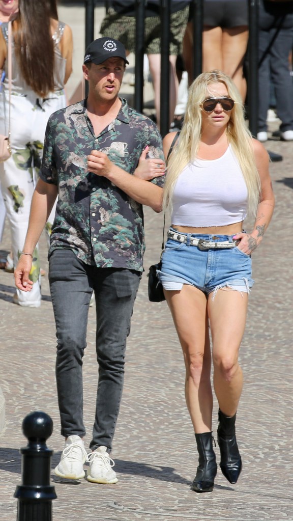 Kesha with a mystery man in August 2024. 