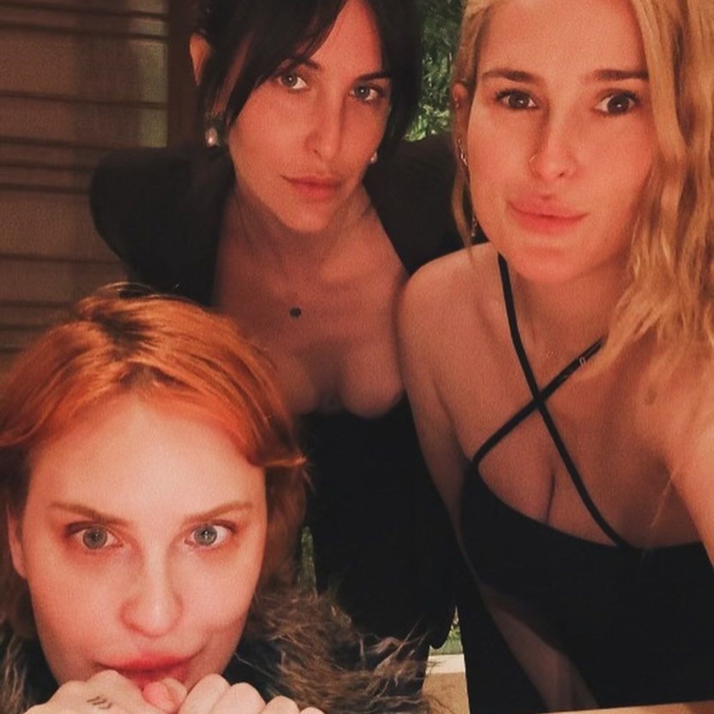 Rumer Willis, Tallulah Willis and Scout Willis in a selfie. 