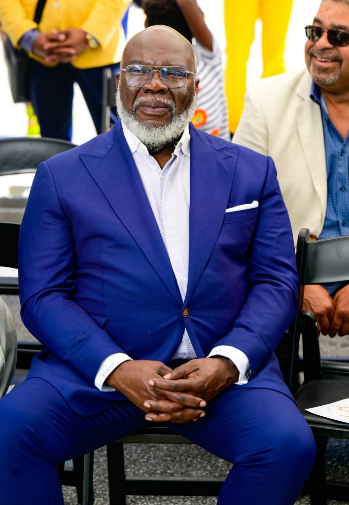 TD Jakes in a blue suit