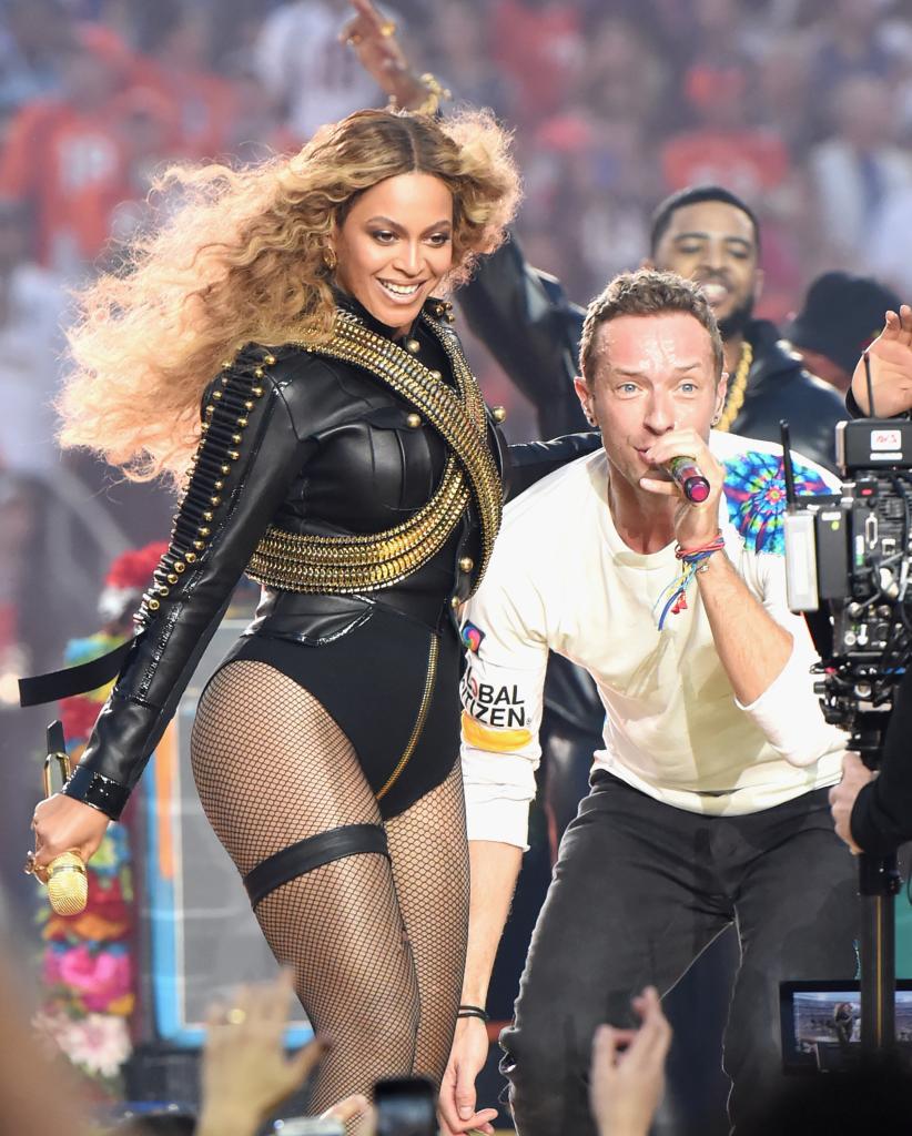 Beyoncé performing with Chris Martin during Super Bowl 50 in 2016.