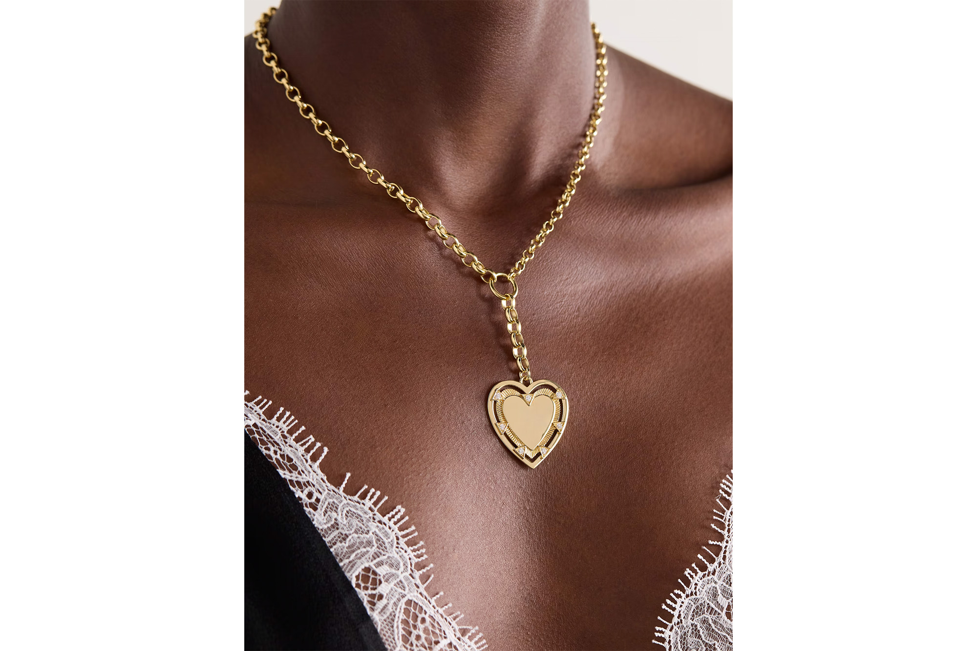 A model in a gold and diamond necklace