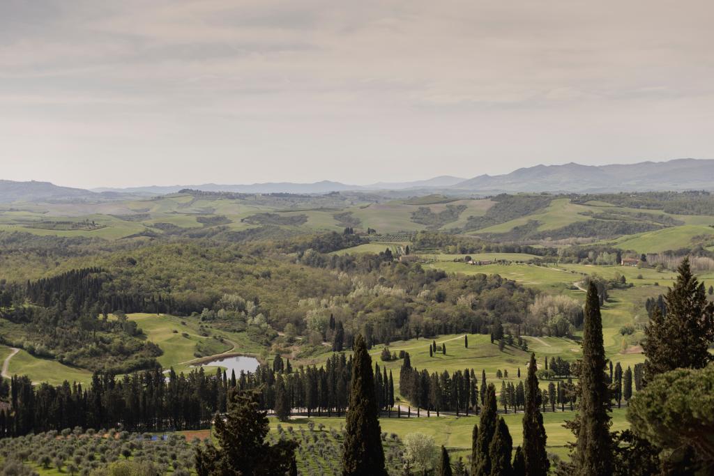 The Tuscan landscape as seen from Rakxa Wellness Castelfalfi.