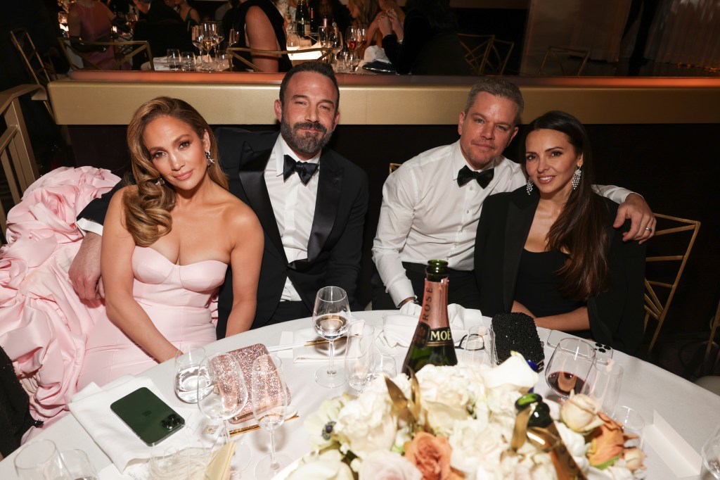 Jennifer Lopez, Ben Affleck, Matt Damon and Luciana Damon sit at a dinner table.