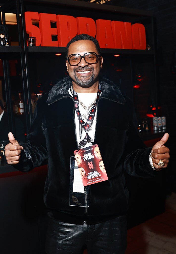 Mike Epps attends Netflix: Jake Paul vs. Mike Tyson at AT&T Stadium