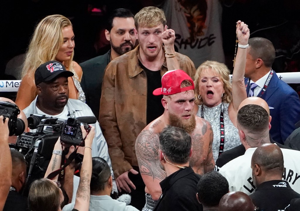 Jutta Leerdam (L), Logan Paul, Pam Stepnick (Paul's mother) attend LIVE On Netflix: Jake Paul vs. Mike Tyson at AT&T Stadium