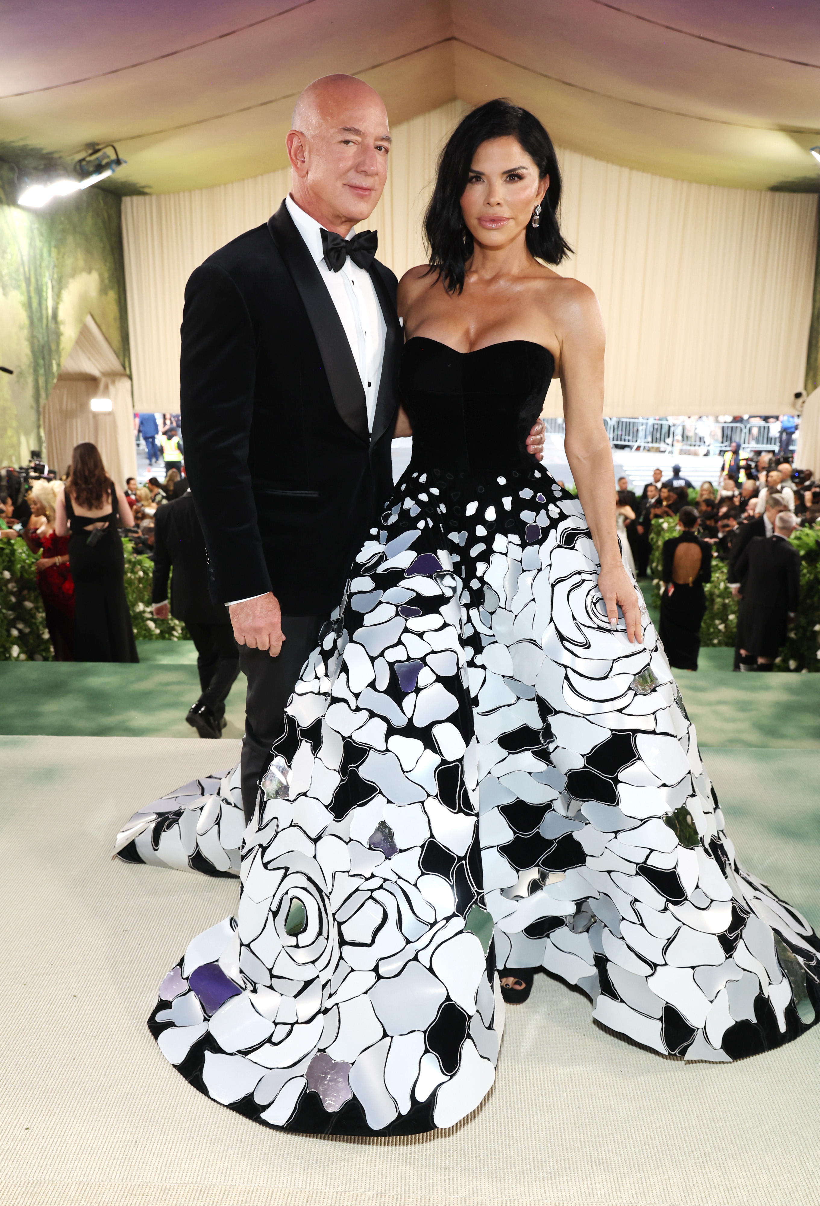 Lauren Sánchez and Jeff Bezos at the 2024 Met Gala.