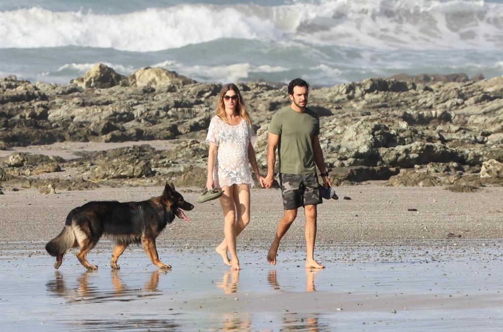 Gisele Bündchen and Joaquim Valente on the beach in Santa Teresa, Costa Rica on Nov. 28. 