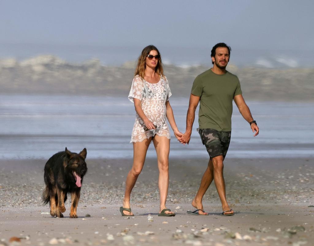 Gisele Bündchen and Joaquim Valente on the beach in Santa Teresa, Costa Rica on Nov. 28. 