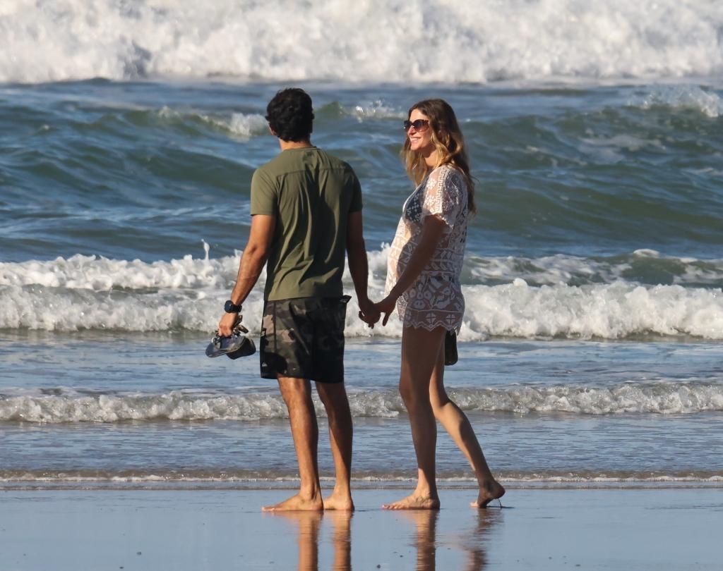 Gisele Bündchen and Joaquim Valente on the beach in Santa Teresa, Costa Rica on Nov. 28. 