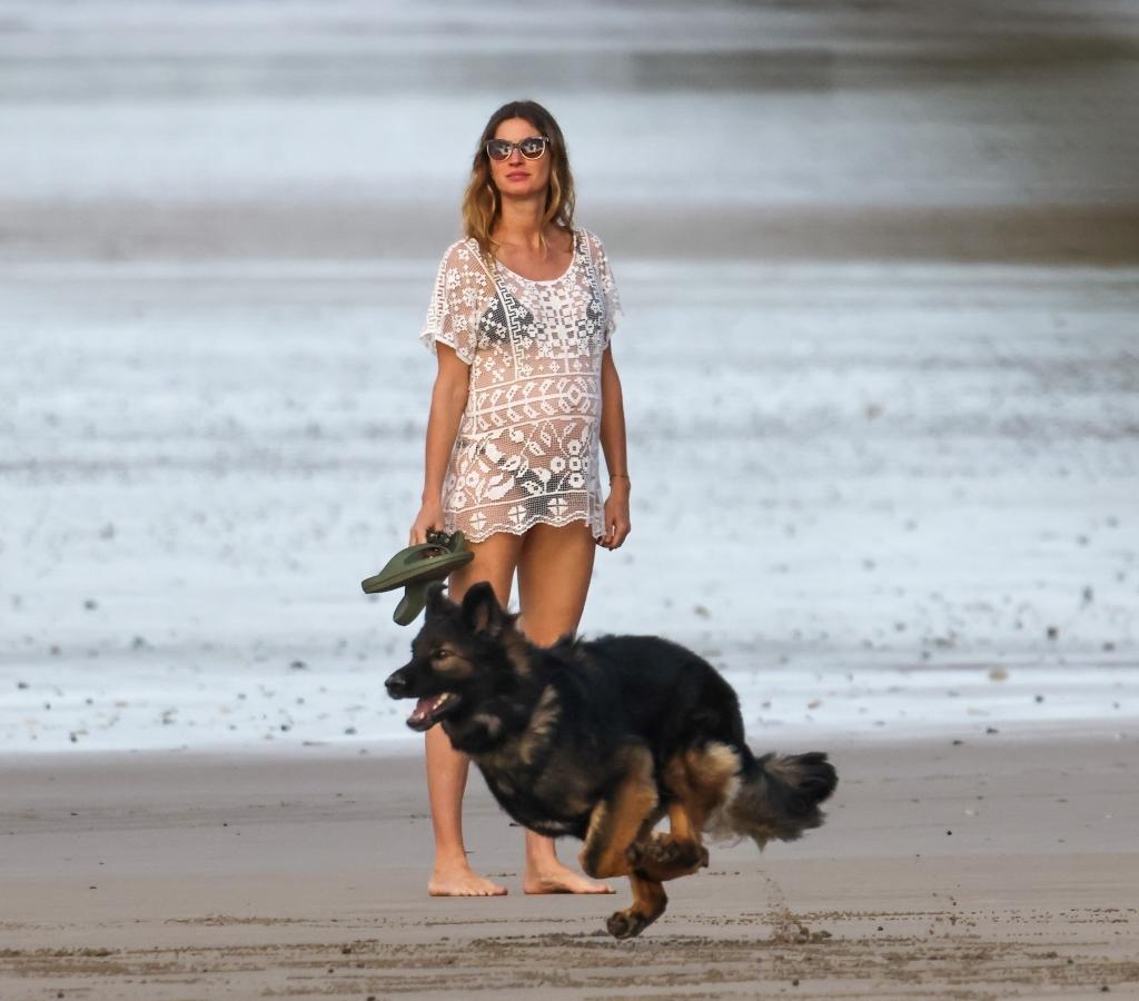 Gisele Bündchen on the beach in Santa Teresa, Costa Rica on Nov. 28. 