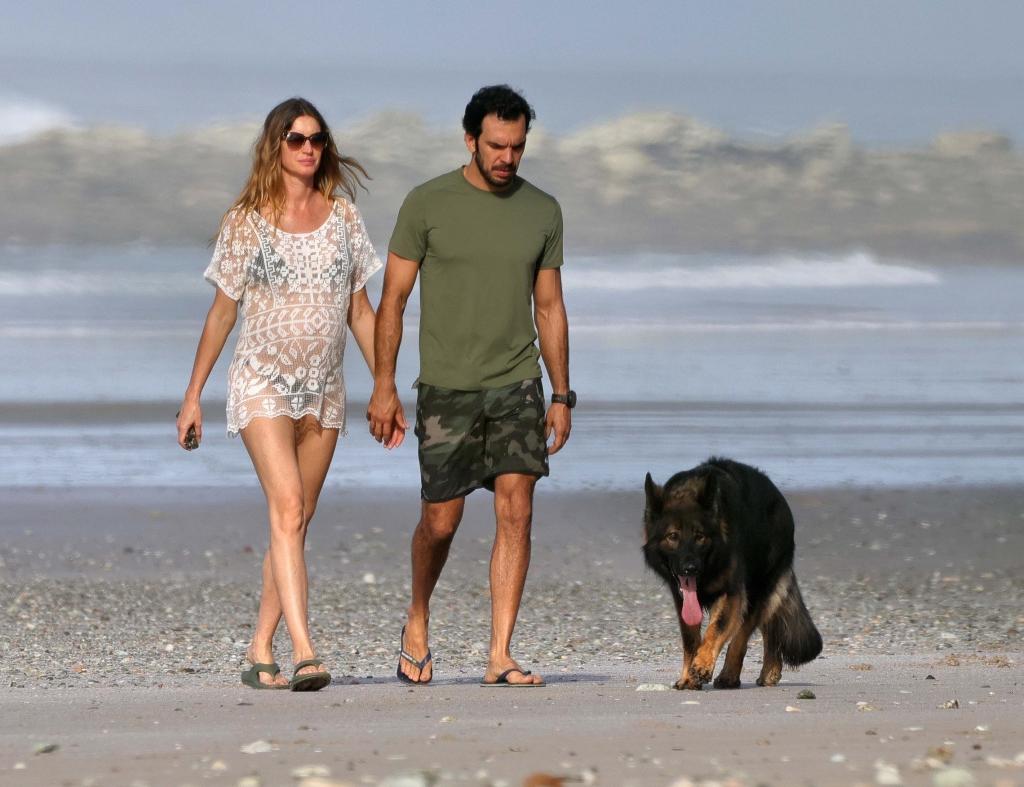 Gisele Bündchen and Joaquim Valente on the beach in Santa Teresa, Costa Rica on Nov. 28. 