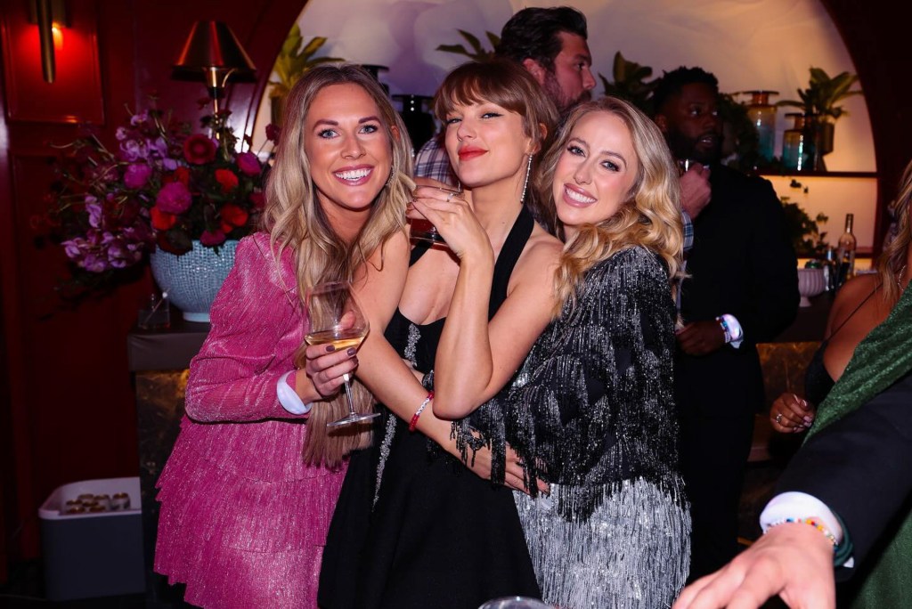 Taylor swift brittany mahomes and friend