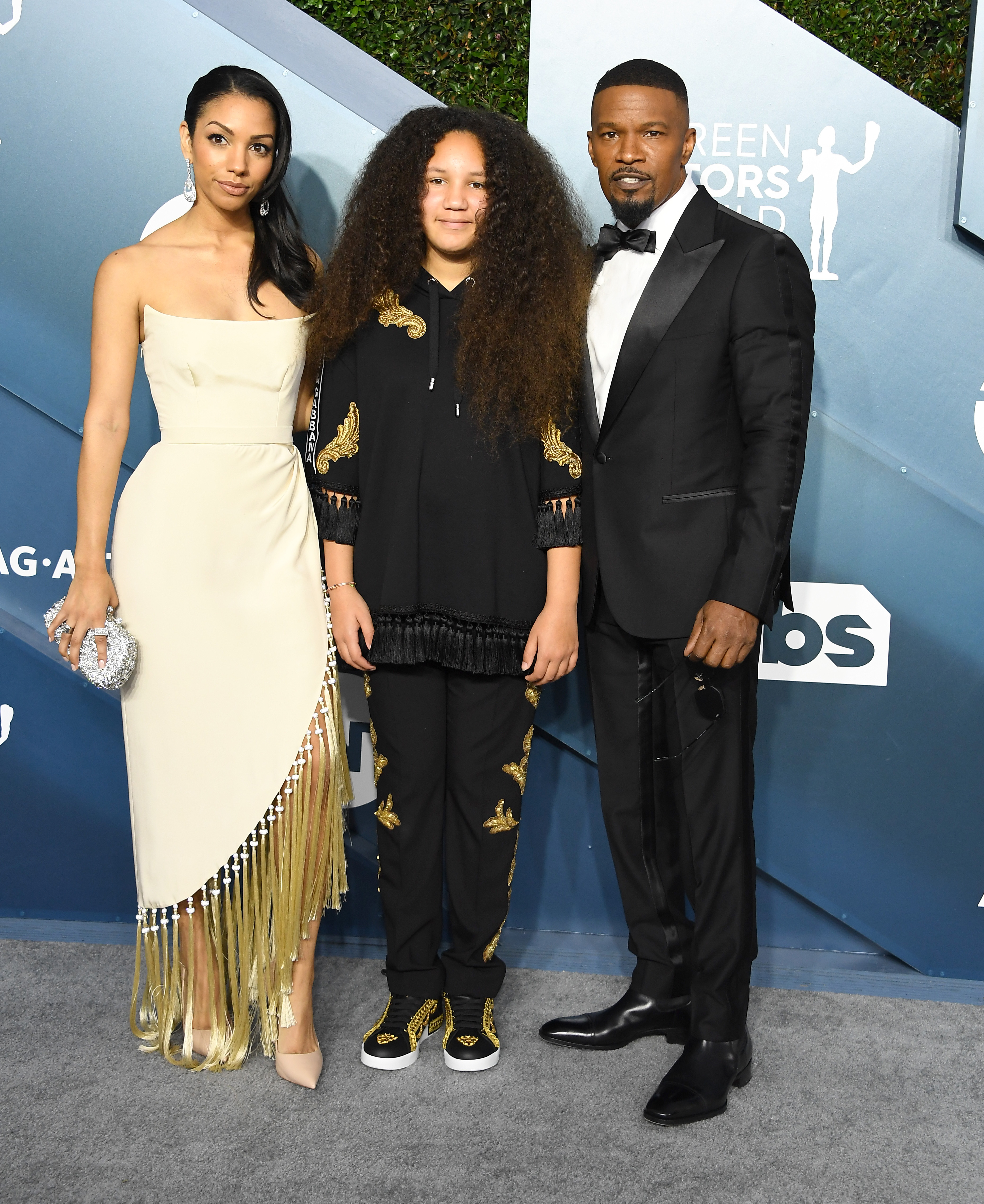 Jamie Foxx with his two daughters in 2020.