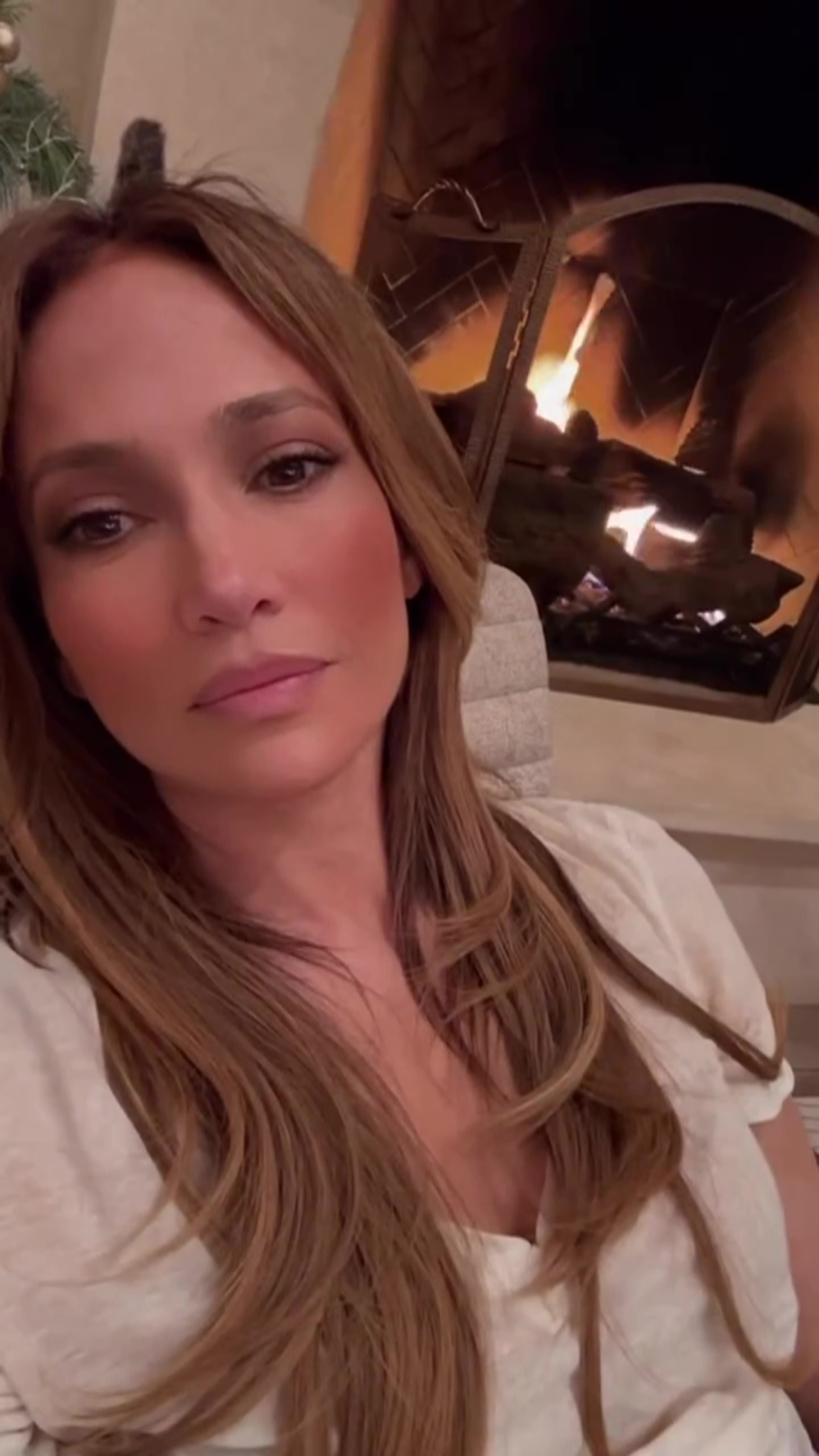 Jennifer Lopez shares glimpse inside cozy Christmas Eve 