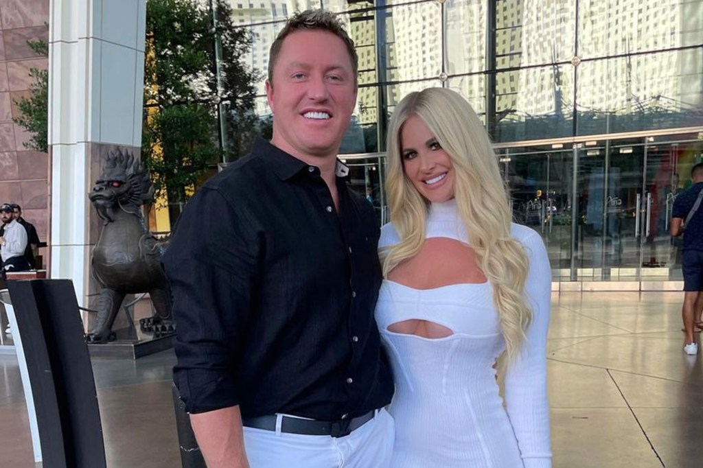 Kroy Biermann and Kim Zolciak pose together.