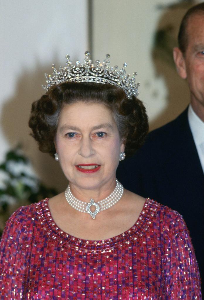 Queen Elizabeth II pearl necklace 