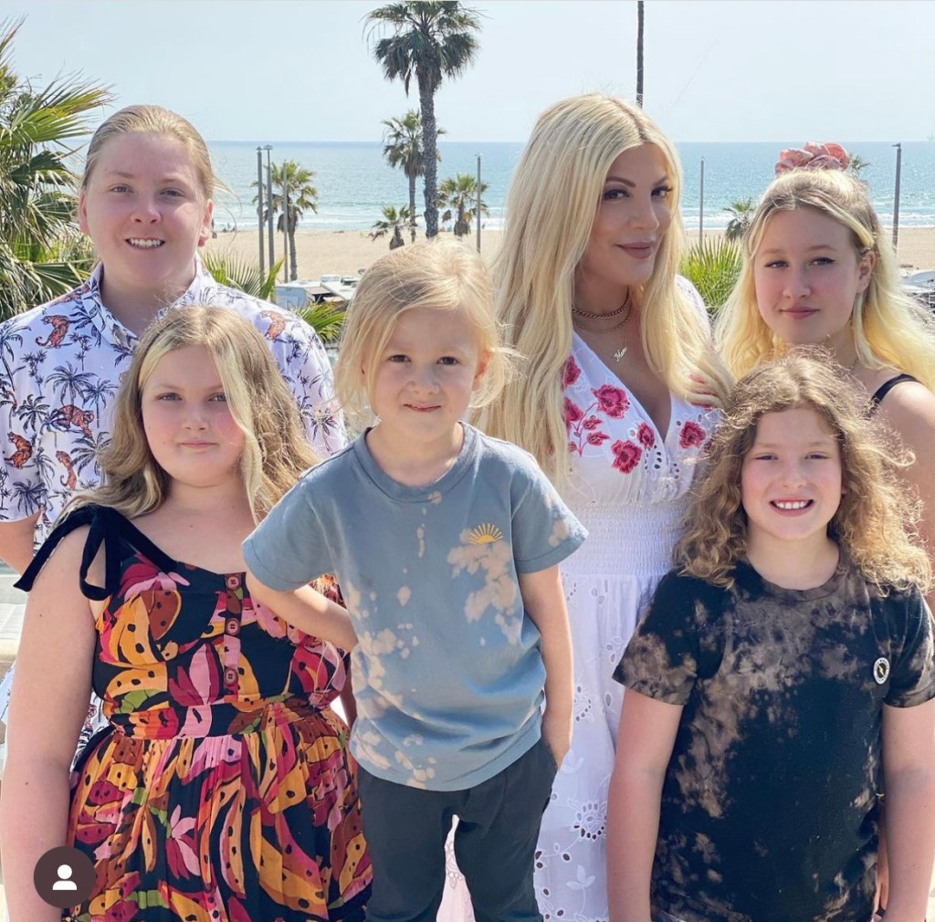 Tori Spelling with her kids