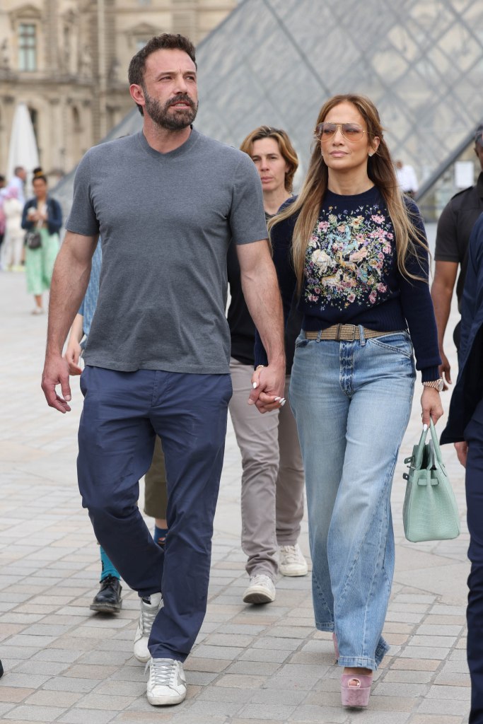 Jennifer Lopez and Ben Affleck hold hands