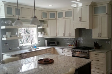 This is an example of a kitchen in Atlanta.